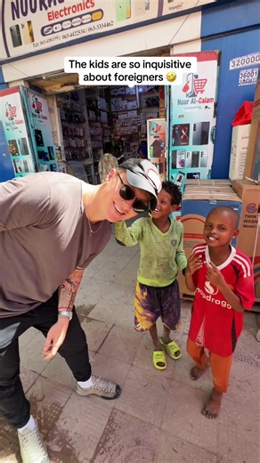 The kids are so inquisitive about foreigners 🤣 #somaliland #somalilandtiktok #travel #hargeisa #kieranbrown