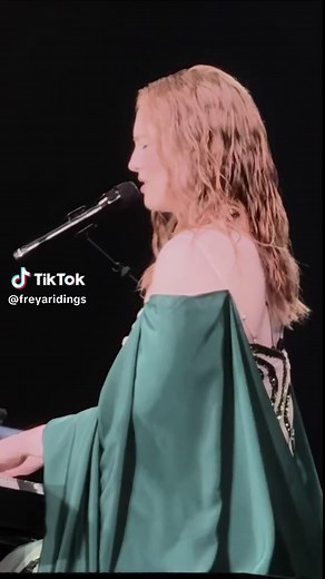 Looking back at summer shows 💛 Performing ‘Lost Without You’ at @Somerset House was truly a highlight of the year. I can’t wait to be back performing live for you all very soon, starting with my support tour with @OneRepublic across Australia & New Zealand 🇦🇺🥰 #lyrics #lostwithoutyou #ontour #livemusic #throwback