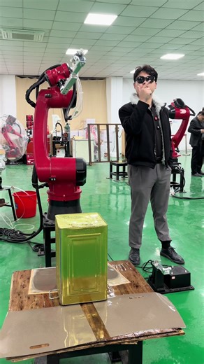 Programming-free spray robot. #spraying #industrialrobot #sixaxisrobot #robotics #automatic