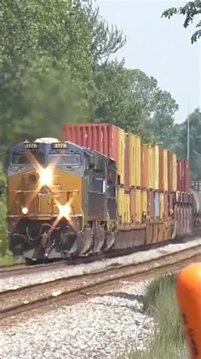 CSX M331-20 Intermodal/Manifest Mixed Freight Train from Sterling, Ohio 6/21/2025 #shorts #csx #csxt