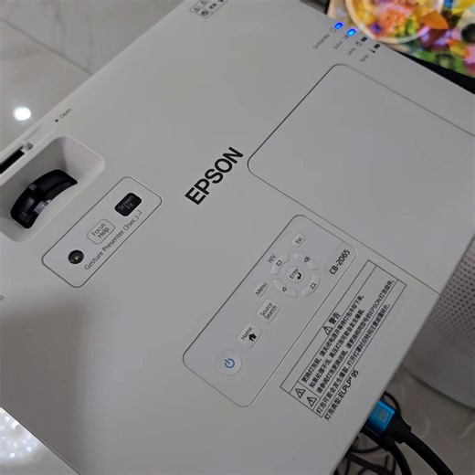 EPSON CB-2065 មួយទឹកស្អាតស្ដង់ដារជប៉ុន មាន​ធានាដល់ទៅ៦ខែ​ - 55,00ANSI 3LCD កាត់ពន្លឺ ELPLP95 - contrast 15,000:1 ដិតច្បាស់បែបធម្មជាតិ - ប្រើភាពច្បាស់ native resolution XGA support 4K - អាយុកាលអំពូល 10,000ម៉ោង Eco - Native ratio 4:3 support 16:9 - កង្ហាបញ្ចុះកម្ដៅគ្រឿងក្នុងម៉ាស៊ីន និងប្រព័ន្ធការពារធូលី - មុខងារសារេម៉ាស៊ីនបញ្ឆិត side projection ឬ horizontal keystone - មុខងារ fit screen សារេគែមដោយស្វ័យប្រវត្តិ - មុខងារចែកអេក្រង់ split screen - មុខងារសារេគែមទាំង៤ Quick Corner - ប្រើបានទាំង HDMI / VGA