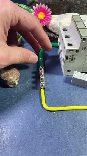 How To Quick Copper-to-Aluminum Wire Connection Method #WiringTips #shortsfeed #aluminumwire #wire