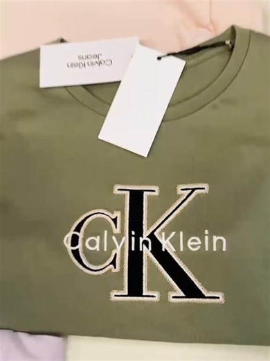 Nuovi arrivi Calvin Klein scontati fino al 90%. Ti aspettiamo in outlet. Corso Secondigliano 223 nel viale San Francesco. #abbigliamento #calvinklein #outletdellamoda #ingrossoedettaglio