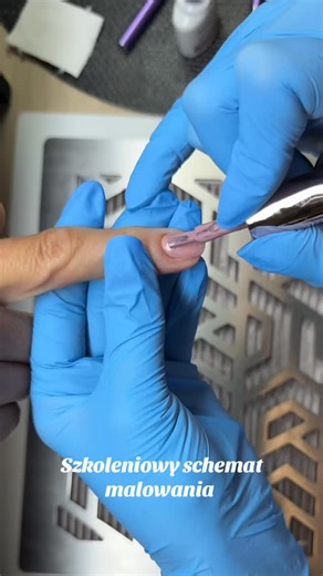 883 reactions · 46 shares | Zobacz jak szkolę!  Urywek ze szkolenia - manicure hybrydowy  Pracuj schematami- Twoje życie stanie się łatwiejsze! Nie potrafisz? Gubisz się w ruchach? Napisz do mnie a ja Ci pomogę! DM ➡️ #stylizacjapaznokci #manihybrydowy #szkoleniapaznokci #kursmanicure #manicurehybrydowy | Instructor Aleksandra Pełka | Facebook