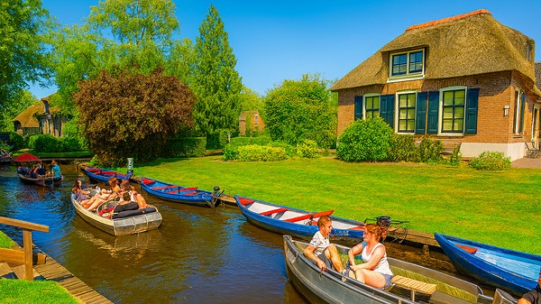 Scenic Giethoorn Tour – Explore the Venice of the Netherlands (4K)