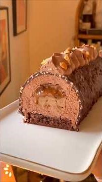 Bûche de Noël Chocolat et Praliné Noisette | Recette Bûche de Noël Gianduja, Coque Rocher Ferrero