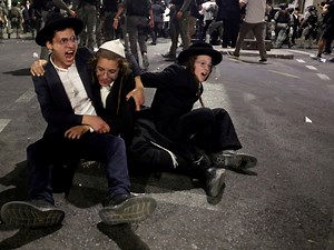 Ultra-Orthodox Jews clash with Israeli police over military conscription