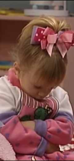 one of the saddest moments on full house! uncle jesse movng out 😢 #marykateolsen #johnstamos #olsentwins #michelletanner #unclejesse #fullhouse #fyp #fypシ #foryou