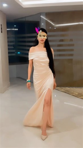 Indian model freestyle walk. Indian model runway walk. #youtubeshorts #fashion #officalvideo