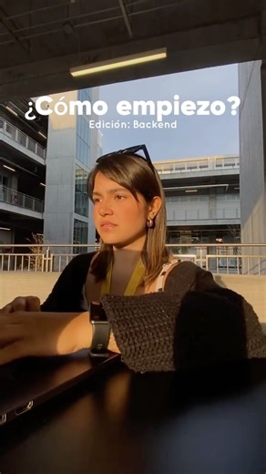 Fer Torres on Instagram: "Si elegiste backend como tu carrera, este es un camino que puedes tomar para empezar 👩🏻‍💻: • Aprende un lenguaje backend (Node, Java, Python o Go) • Entiende cómo funcionan las bases de datos y las APIs • Diseña sistemas antes de escribir código • Simula flujos reales (usuarios, permisos, errores) • Construye APIs con auth, roles, pagos y logs ¿De qué carrera te interesa que hable en el siguiente video? 👀 Déjalo en los comentarios, y te invito a dejar un like y segu