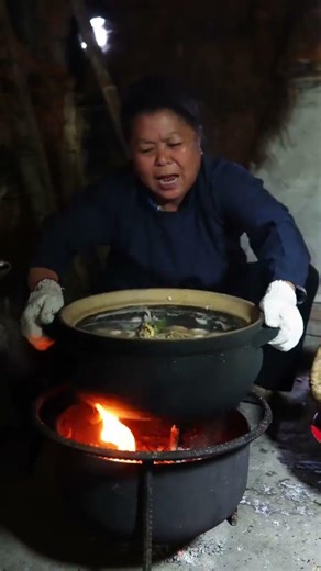 Corn root is also called ground tiger in the folk. I only remember eating sugar cane as a child,