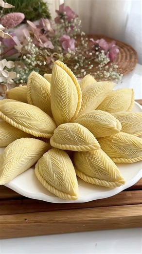 Esmira | Food-blogger | "Şəkərbura" Ərzaqlar: 31 ədəd şəkərbura üçün: _____________ 700 qr un @doymak.az 250 qr yag 270 qr xama 2 yumurta sarısı Ç.q.ucunda... | Instagram