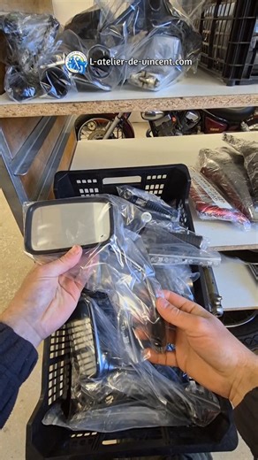 L'atelier de Vincent on Instagram: "Commande d'un rétroviseur de la nouvelle Honda CM 125 Custom 1995 dispo en pièces sur l-atelier-de-vincent.com ✌️📦🏍 #hondacb #cb #honda125 #custom #125cc"