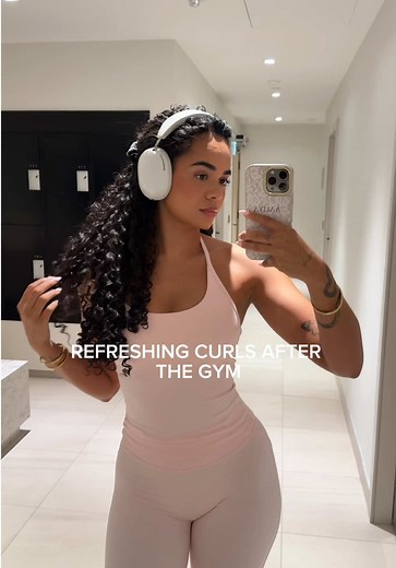 How I go to the gym with curly hair ➰ I don’t have time to wash my hair every day after the gym so I've been using @K18 Hair AirWash dry shampoo after every workout to make my curls and scalp feel fresh! @sephoracanada #curlyhairroutine #k18partner #k18results #naturalhair