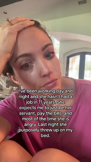 She also bites 😫 #catsoftiktok #cattok IB: @grizzly.bane