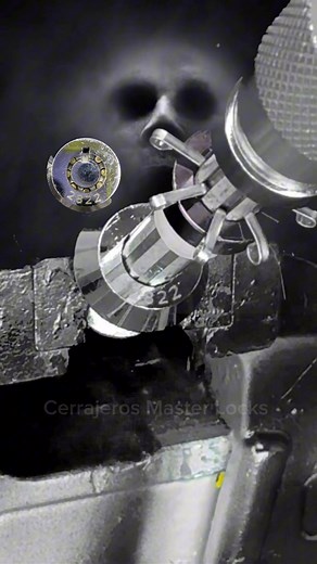 This is how this incredible tool works, the locksmiths' tubular key 🔑🐉........ Así funciona este increíble herramienta la llave tubular de los cerrajeros 🔑🐉…….. #fblifestyle #locksmith #tips #halloween2025 #key | Cerrajeros Master Locks