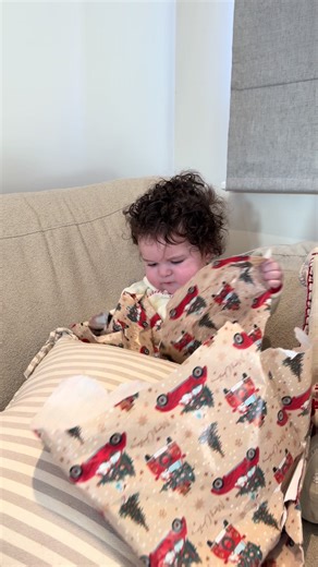 Winnie’s first Christmas and she’s already destroying everything #georgieandwinnie #familycontent #mumuk #funnybabyvideos