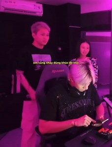 B Ray: “My ơi” B Ray: “Có 1 ngày mình tập nhảy hem?” Amee: “Hong em hong nhảy đâu “ B Ray: “Sao zậy” Nghe xong mà quắn quéo hết người, dễ thương quá dị #TramTruyenThong #AnhTraiSayHi2025 #bray #AMEE | Trạm Truyền Thông