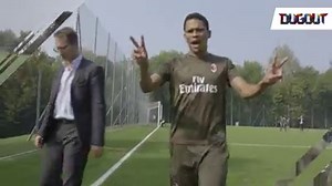 467K views · 11K reactions | Go behind-the-scenes of #ACMilan like you’ve never been before  dugout.com/acmilan ⚫️ Il dietro le quinte... del dietro le quinte: da oggi seguici anche su dugout.com/acmilan ⚫️ #weareacmilan | AC Milan | Facebook