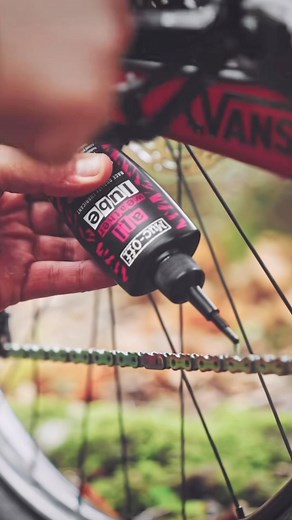 Discover the magic of All Weather Lube 🌦️A game-changing lubricant designed to conquer any element! All Weather Lube is also equipped with a UV dye so you can see exactly where it’s been applied. #mucoff | Muc-Off