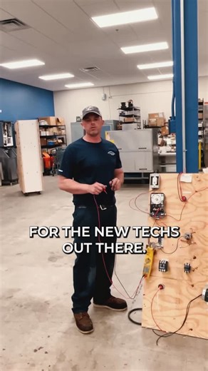 1K views | Another Tech tip from Garrett! Watch as he troubleshoots a mechanical timer on a walk-in freezer. ❄️ #servicetechnician #techlife #fieldservicetech #hvactech #commercialkitchenservice #teamjws #foodequipmentservice #newenglandtrades #massachusettsjobs #joewarrenandsons | Joe Warren & Sons Co., Inc. | Facebook