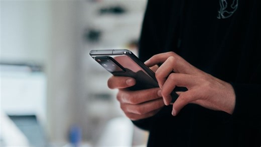 Coduri secrete pentru activarea funcţiilor ascunse din smartphone. Combinaţia care arată dacă telefonul este ascultat