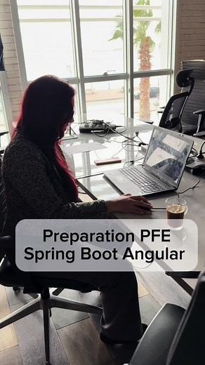Day 2: Formation Backend avec Node.js & Express.js! 🖥️ Aujourd’hui, nos apprenants explorent les bases solides du développement backend, en plongeant dans : • 🌐 Node.js : La plateforme JavaScript côté serveur, idéale pour construire des applications performantes et évolutives. • 🚀 Express.js : Le framework minimaliste et flexible pour structurer vos API et applications backend. ✨ Objectif ? Comprendre le rôle du backend dans une application, gérer les requêtes/ réponses, et connecter vos base
