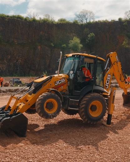 Time is everything. That’s why the JCB Backhoe Loader is built with innovative features that make your life easier and save you time. | JCB