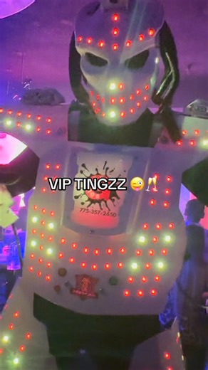 You think he wanted to robot dance battle me? 🤖💀 #perreolandfestival #perreoland #dancebattle @perreolandfestival | Anari Martinez