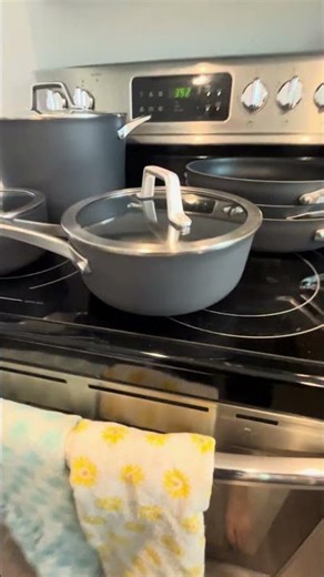 Honest review of a calphalon pan set! These are a yes! #honestreview