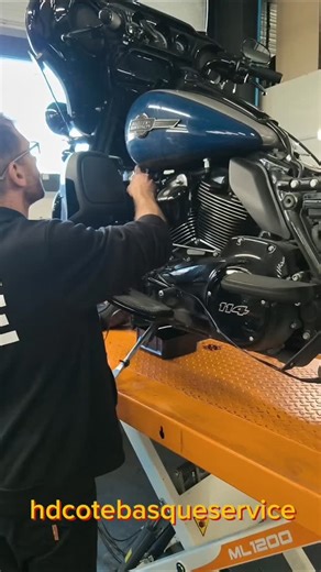 En mode entretien Sur un FLHTK Hdcotebasqueservice @harleydavidsonfrance @harleydavidson @harleydavidson_cotebasque #harleydavidson #motorcycle #reels #fyp #moto | hd côte basque l atelier