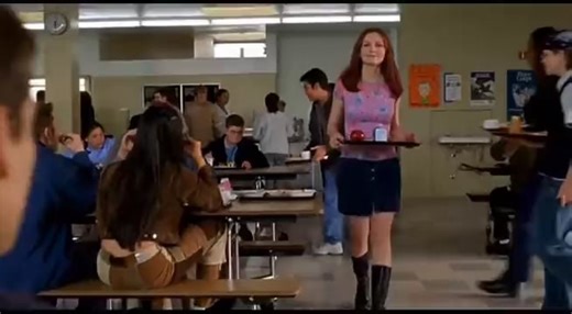 Tobey Maguire did the "tray catch" scene in Spider-Man without any special effects. It took him 156 attemps in a 16 hour-day shoot to catch the items on the tray for real.