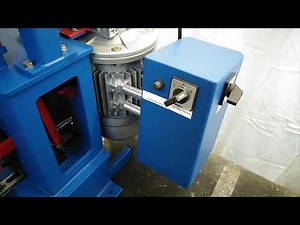 Geschosszuführung, Geschossspitze nach unten mit Kalibriermaschine für Lee Kalibriermatrizen.