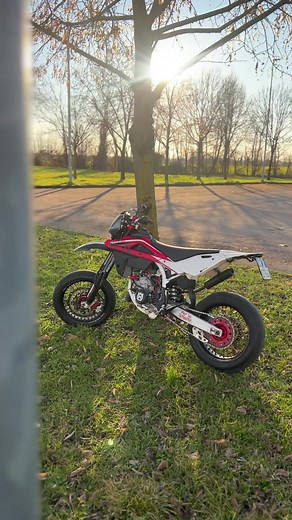 Stunning Original Look of the Husqvarna WR 125