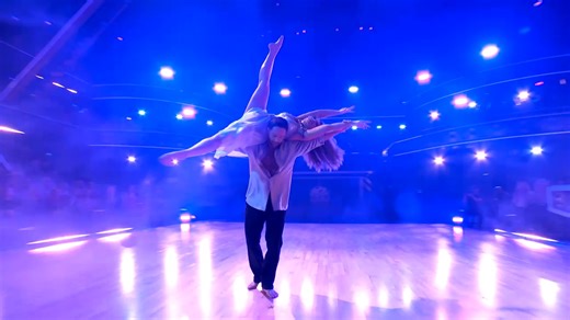 Danielle Fishel and pro Pasha Pashkov perform a Contemporary to “Dream On” by Aerosmith. #RockHallNight #DWTS | Dancing with the Stars