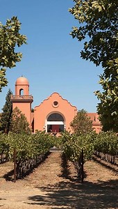 In the Napa Valley, the distinguished Groth Vineyards & Winery is beautifully positioned in Oakville, located between the Mayacamas mountains and the Vaca range. As grapes embark on their transformation during the vibrant harvest season, guests are warmly invited for daily tastings. Particularly notable is Groth’s 27-acre Reserve Vineyard along Conn Creek’s east side, abundant in ancient soils and exclusively dedicated to Cabernet Sauvignon. The estate’s charm, combined with its exquisite wines,