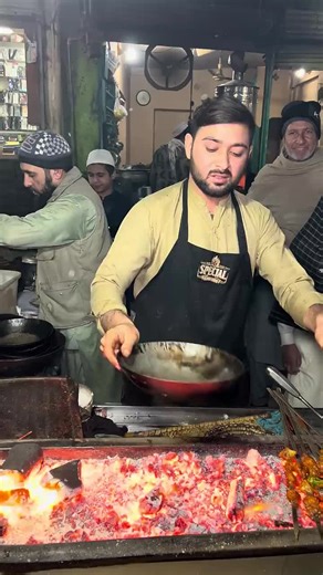 Ubiad Ustaz Tikka Shop | Cheapest Roadside Dhaba in Peshawar | Balti Tikka Karahi #Karahi #Tikka #food #foodie #kpkfood