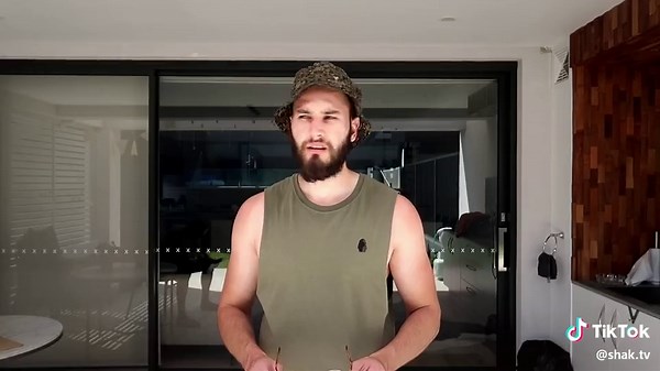 Aprende a hacer el Plug Walk con estilo