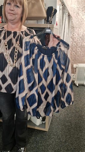 NEE STYLE TOP IN 3 COLOURS FITS UP TO A SIZE 18 PERFECTLY WATCH THE VIDEO FOR COLOURS AND INFO.. THESE ARE £25 PLEASE SEND ME A PRIVATE MESSAGE TO ORDER XX | Ruby Tuesday Boutique