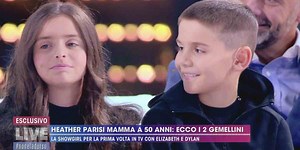 Heather Parisi con Umberto Maria e i figli Elizabeth e Dylan | Video