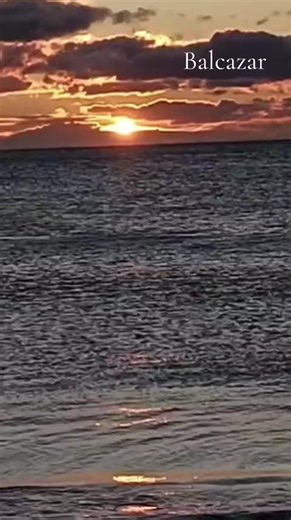 El color de tu mirada... lo dijo todo sin palabras Hay miradas que no necesitan hablar... porque dicen lo que el alma no se atreve. Esta canción nace de ese lenguaje silencioso, de esos ojos que te desarman, que te entienden... y que aveces también te rompen. Si alguna vez alguien te habló solo con su mirada... esta canción es para ti...