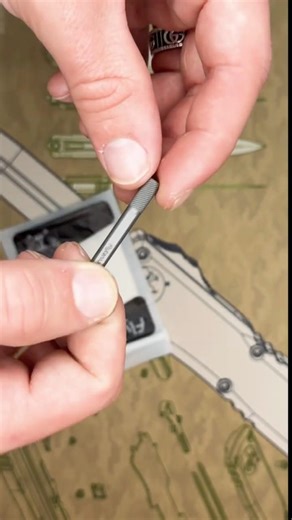 How To Use Flytanium Pivot Tool - Using the Benchmade 533BK-2 Mini Bugout & Green Linen Micarta