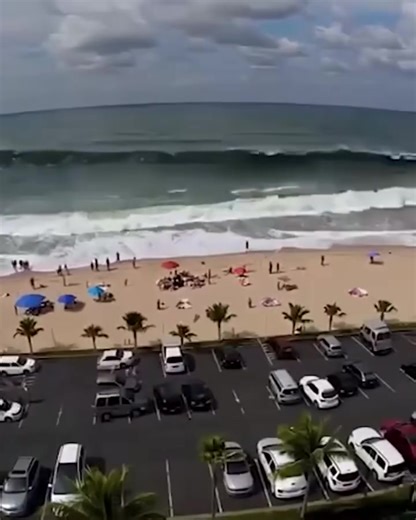 Breaking: Massive Tsunami Strikes Alaska After Undersea Earthquake—Residents Urged to Evacuate. Watch full video in the first comment! | World Explorers