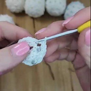 🥚 Beaded Easter Eggs 🥚 [ If you enjoy my tutorials and want to support my small business, please consider leaving me a tip on my ko-fi page, the direct link is posted down below ] Supplies needed: 🐰 - 2.75 mm hook 🐰 - #1 super fine 100% cotton 🐰 - 54 seed beads 🐰 - Fistful of poly fiberfill 🐰 - Scissors 🐰 - Needle small enough for beads to fit over but big enough to work your yarn through | My Knotty Hobby