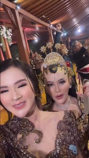 cantiknya mantu Mak soimah dan Bella Bonita bikin salfok di acara ngunduh mantu Mak soimah Pancawati