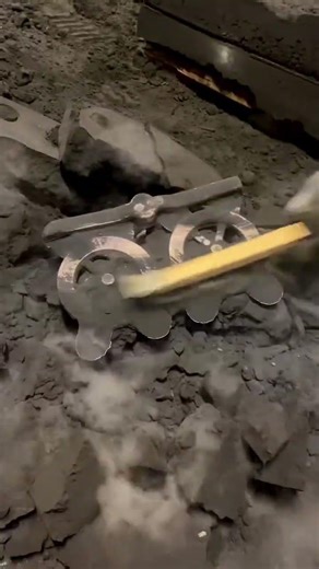 1600’ ferhanite bronze melting process l #tech #automobile #ytshorts #viral #trendingshorts #brnzmdl