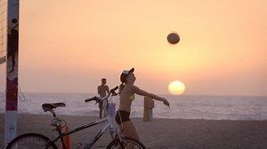 #HermosaBeach is the quintessential L.A. beach city, with wide stretches of sand that host world-famous surf and volleyball competitions. discoverLA.com/HermosaBeach #LANeighborhoods | Discover Los Angeles