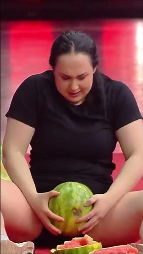 She Crushed 5 Watermelons With Her Thighs in 1 Minute! 🍉🤯 #worldrecord