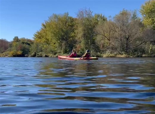 Book a fall kayak tour! 603–466–2333. Enjoy a scenic paddle out on the waters of northern New Hampshire and soak in the fall foliage. greatglentrails.com/kayaking | Great Glen Trails