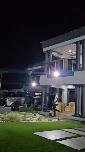 218K views · 10K reactions | Hahahah motho o jaile  Competition time 珞螺 Post your 30 sec video clip telling your friends to join us on the 30th of March at lenyenye Stadium  﫠and stand a chance to win R500, T shirt, 1 vip ticket and a pair of Mitch Sneakers  螺 post now across all your social media platforms and tag King Monada Mitchwear_za #AriyengMonadeni #lenyenyestadium30march2024 | King Monada | Facebook